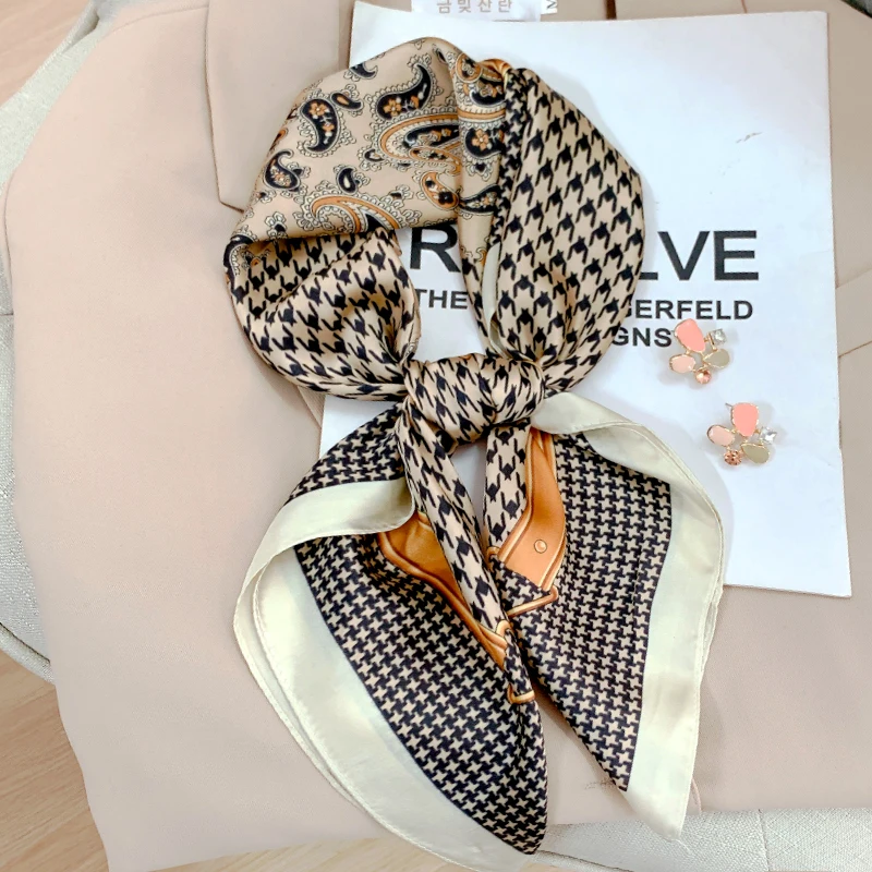 70X70CM Shawls Luxury Popular Print Headcloth Four Seasons Sunscreen Small Fashion Letter Silk Scarves bandanna foulard 6