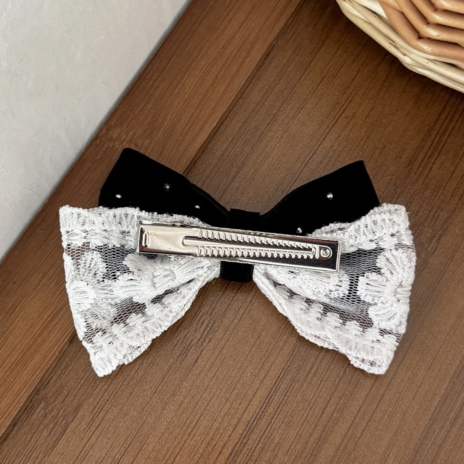 1PC Elegant Velvet Lace Bow Hair Clips for Women，Autumn Winter Fashion Hair Accessories with Rhinestone，Perfect for Chic Daily