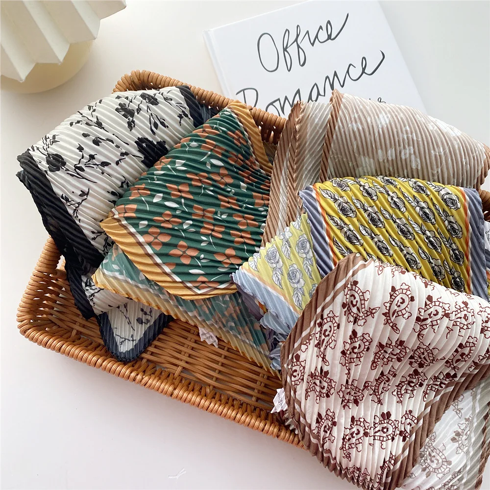 

2022 Spain Fashion Luxury Polka Floral Silk Shawl Scarf Lady High Quality Soft Wrap Neck Snood Foulards Pashmina Stole 130*10Cm