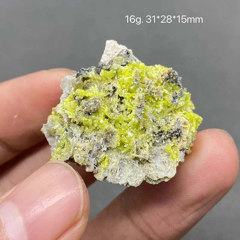 100% natural pyromorphite original stone mineral specimen cured crystal gem collection.