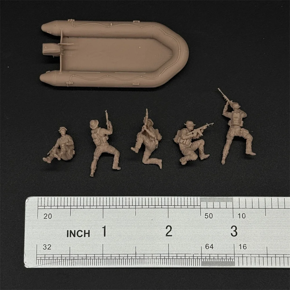 1/72 Scale Navy SEALs Zodiac Boat with Soldier Figures - Resin Military Miniature