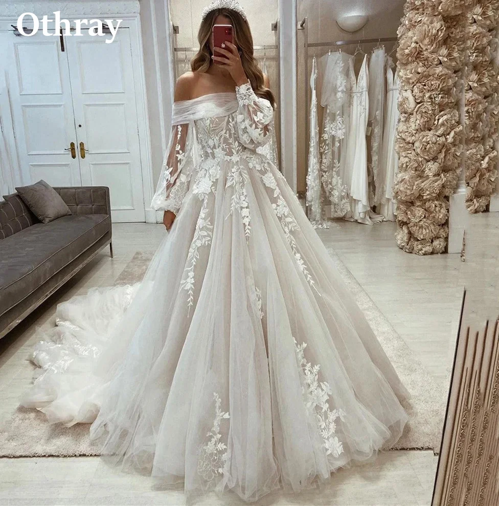 Vestidos largos de encaje con mangas largas y hombros descubiertos Trébol