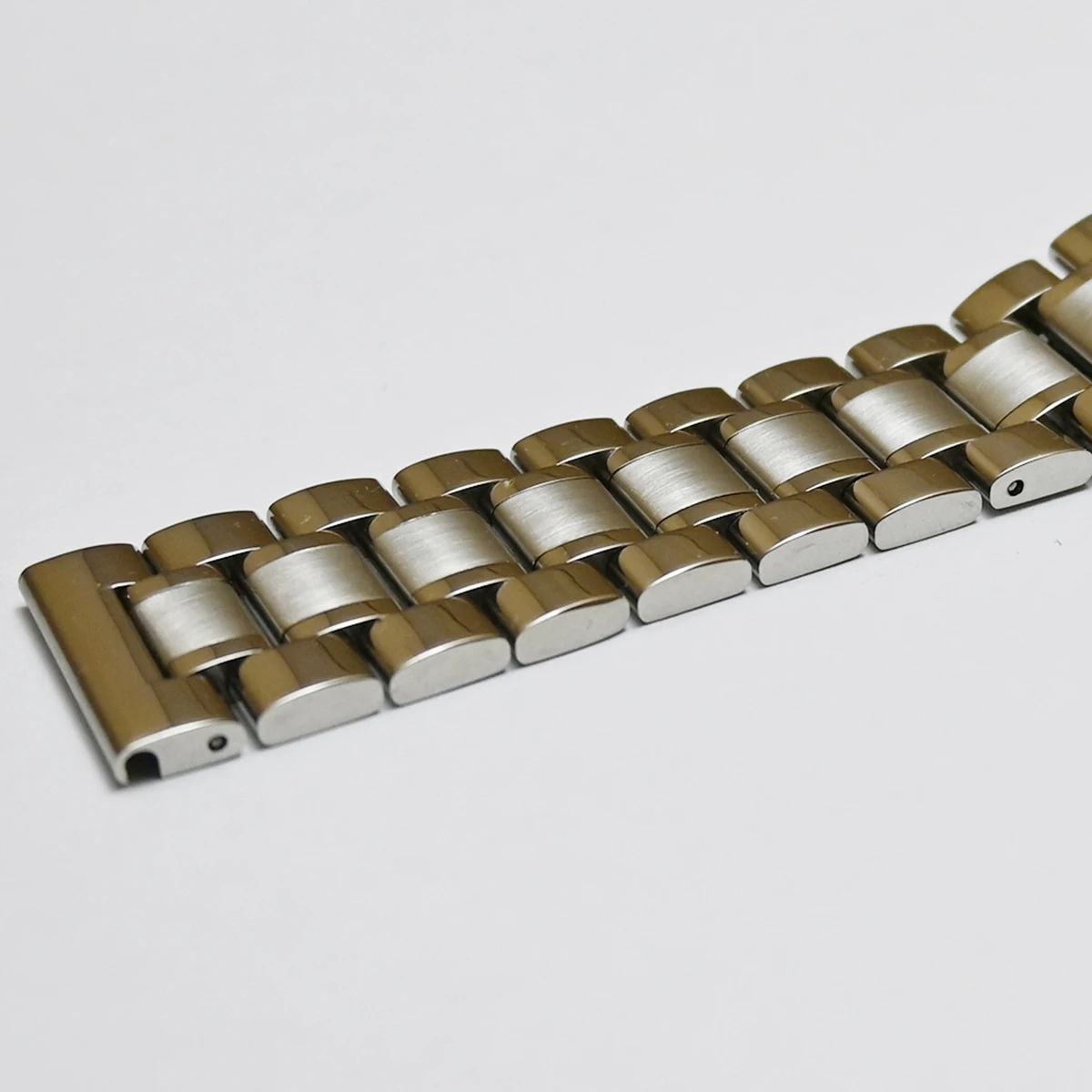 Sleek Silver Stainless Steel Quick Release Curved End Watch Band Bracelet