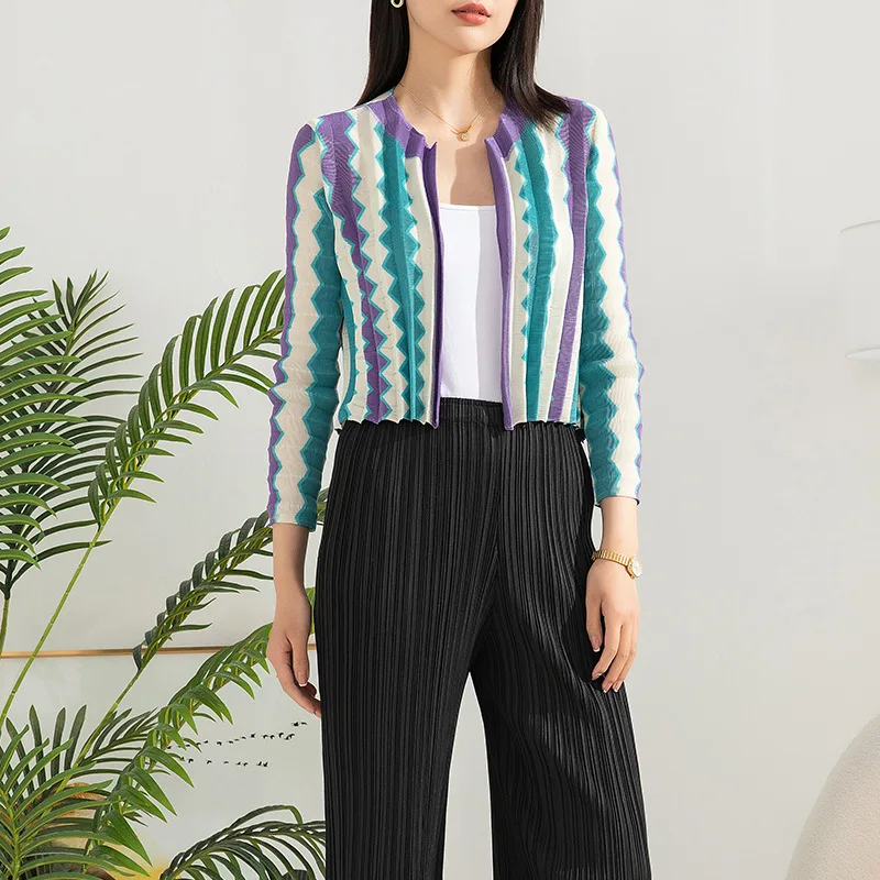 Miyake Style Coat Women Spring Autumn Fashion Top 2023 Pleated Contrast Color Cardigan Short Temperament Small Size All-Matching miyake pleated casual fashion versatile jumpsuit temperament commuting suspender straight pants women 2023 spring autumn new