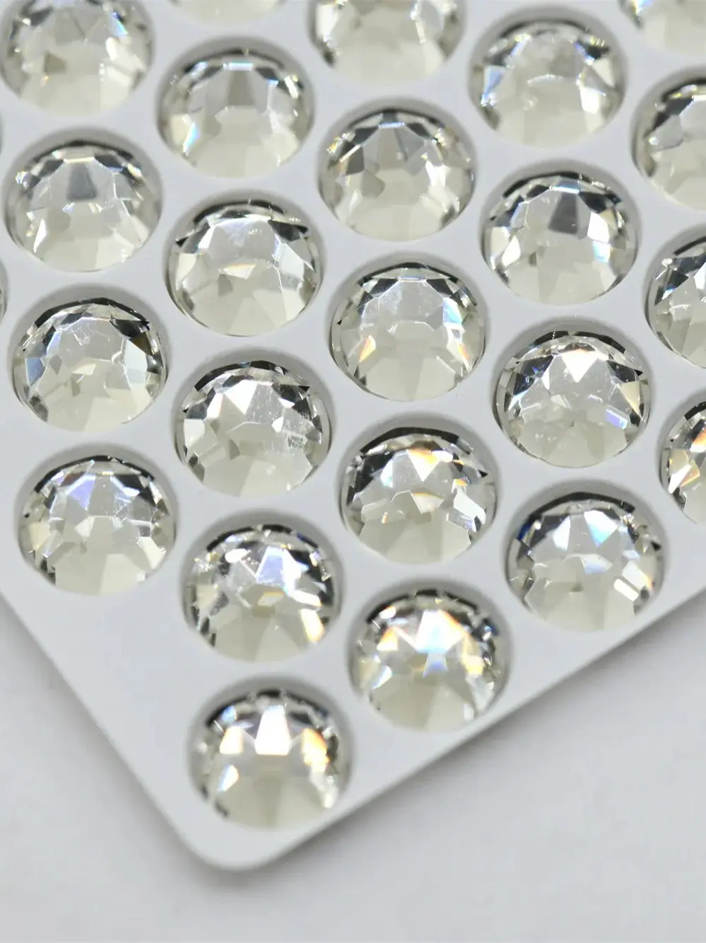 No Hole Round Crystal Stones Rhinestones FlatBack Costume Dress embellishments  Garment