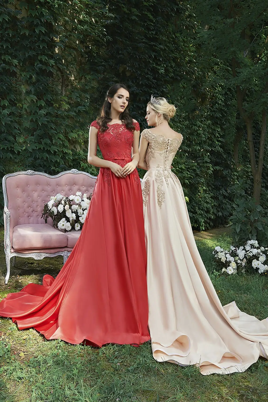 Green Ball Gown Sequins Red Appliques V-Neck Long Sleeve Wedding Dress