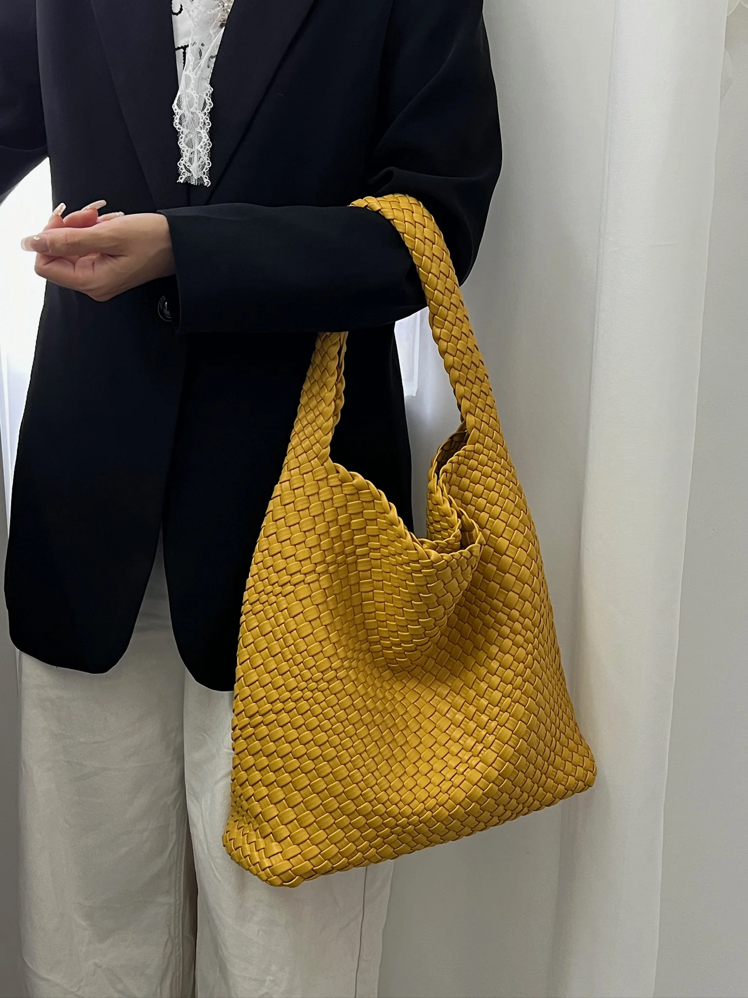 sac bandoulière, sac tissé, sac PU, sac femme, sac cabas, sac souple, sac grande capacité, mode décalée,
