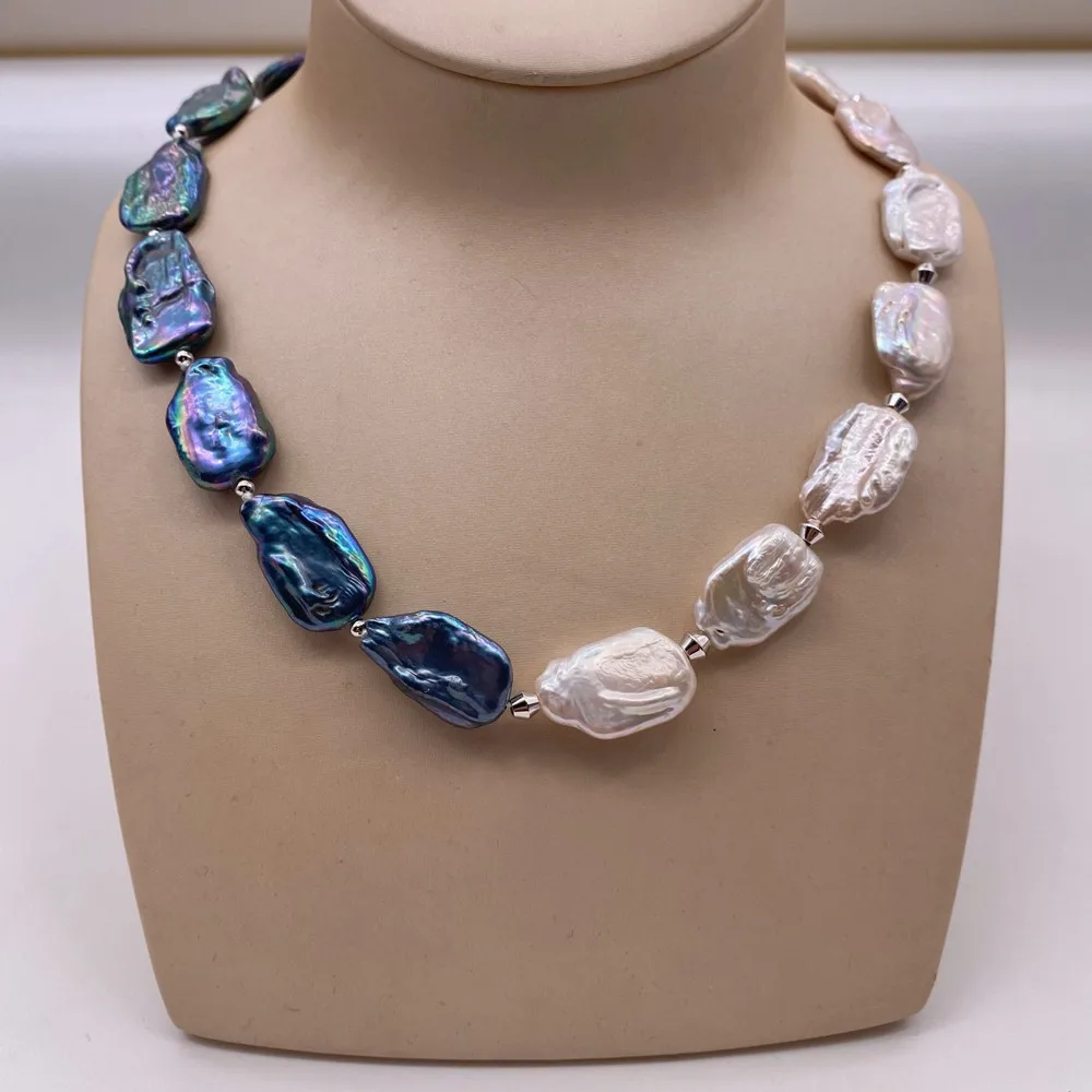 שרשרת אסימטרית יין יאנג, שחורה נדירה בצורת תרנגולת כחולה ולבנה, מרובעת שטוחה ברוקוק טבעית עם פניני מים מתוקים