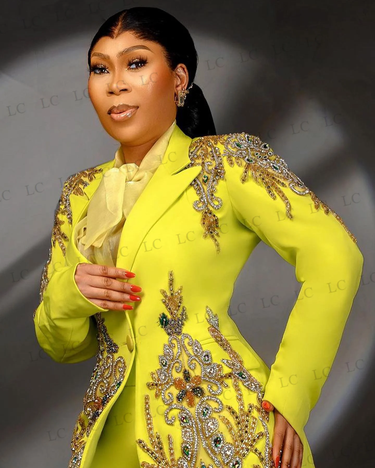 Luxury Women Suits 2 Pieces One Button Formal Blazer Pants Diamonds Beads Peaked Lapel Plus Size Custom Made Mother Of The Bride