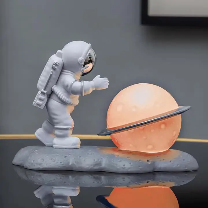 月ロケットと宇宙飛行士の置物　金属製　作家もの Amazon.co.jp: 彫刻の卓上像 現代彫刻像工芸品家族、現代宇宙