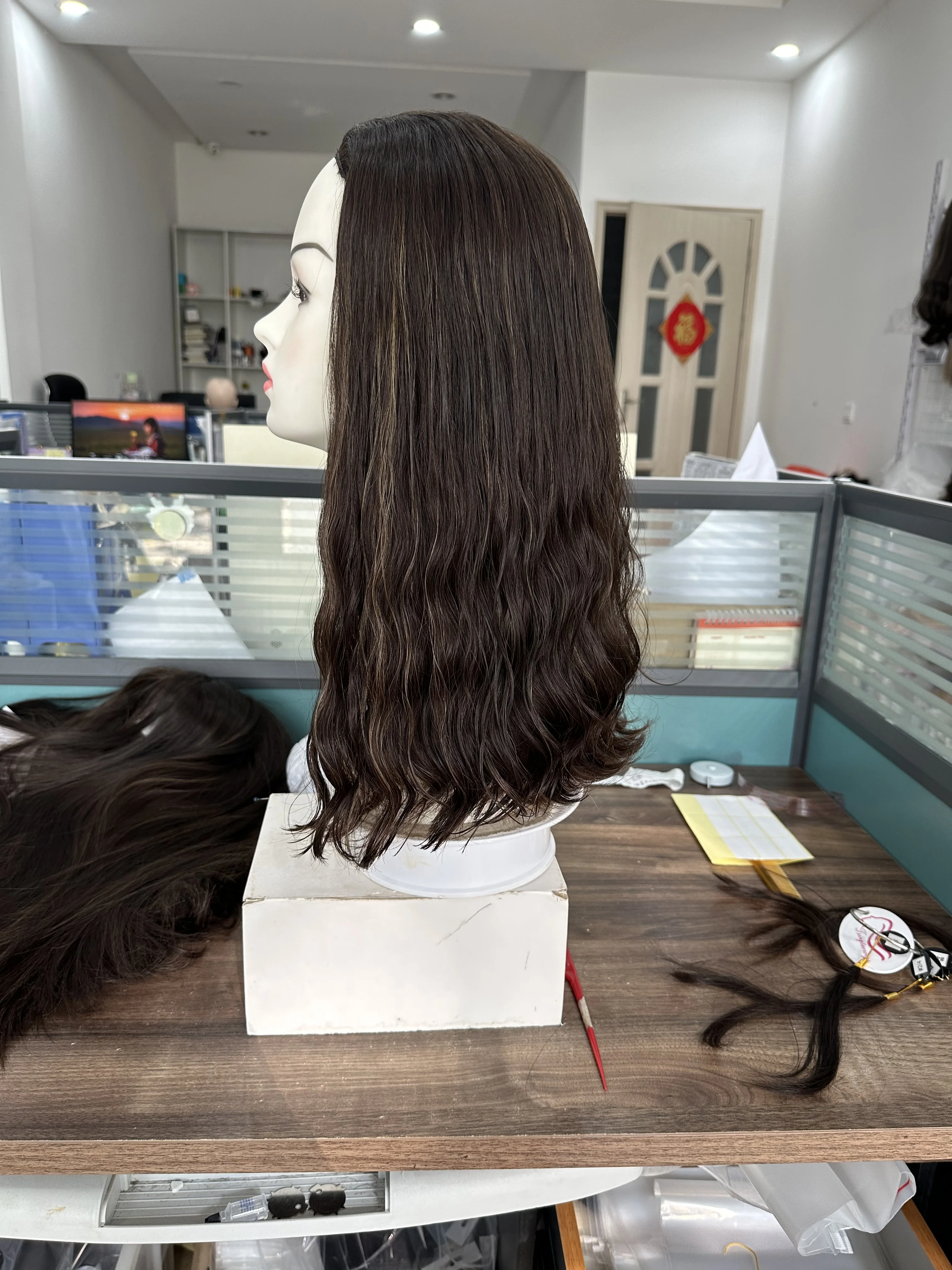 Tsingtaowigs 알마 밴드 가을 18인치 바텀 웨이브 최고급 유럽산 버진 헤어 유대인 가발 무료 배송