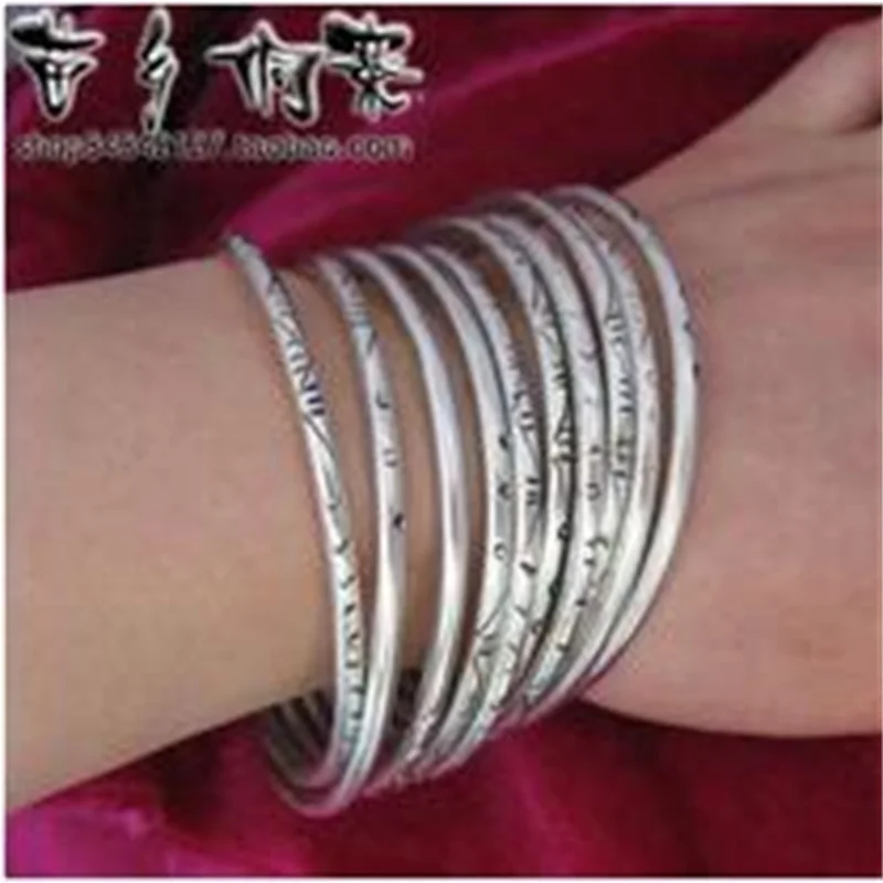 

Ethnic style Guizhou Miao ethnic jewelry handmade Miao silver bracelet Single circle carved flower bracelet