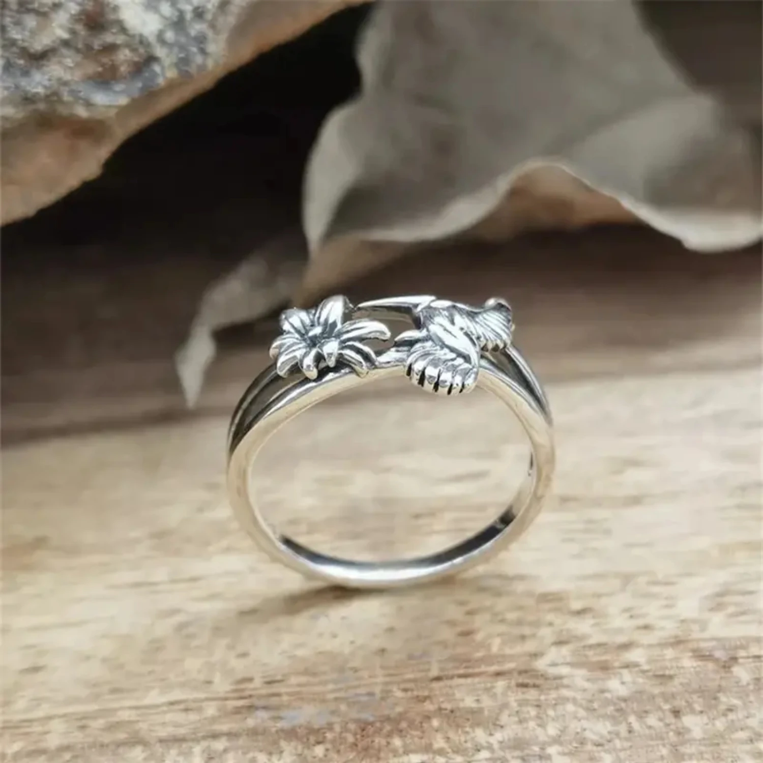 Stunning Retro Silver Hummingbird Flower Ring for Women-Perfect for Parties, Engagements, and Everyday Wear!
