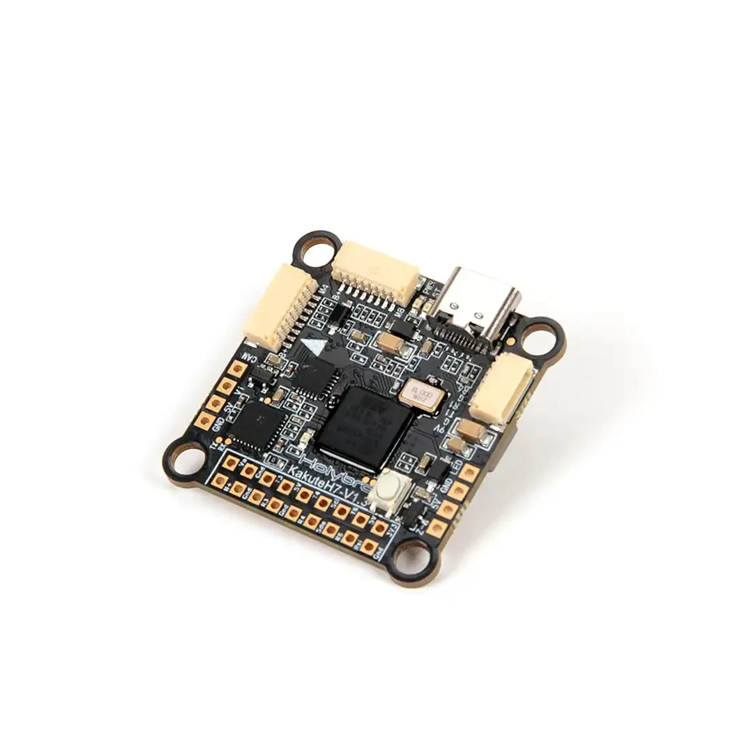 Holybro Kakute H7 V1.5 avec Bluetooth intégré, installée sur un drone FPV, câbles connectés.
