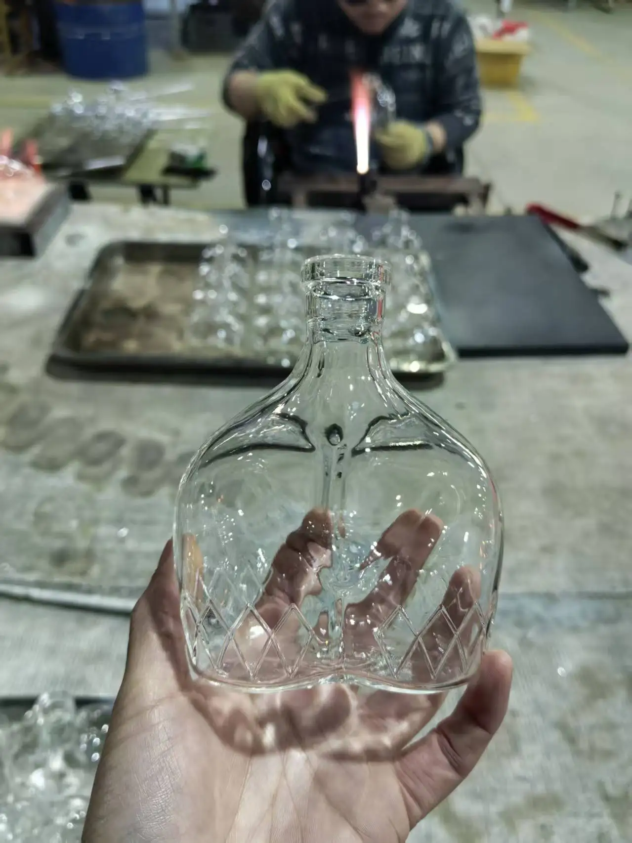 Novelty Butt Shape Whiskey Decanter, Maker's Mark Style Creative Glass Liquor Bottle for Whiskey Lovers Gifts & Bar Decor image 9