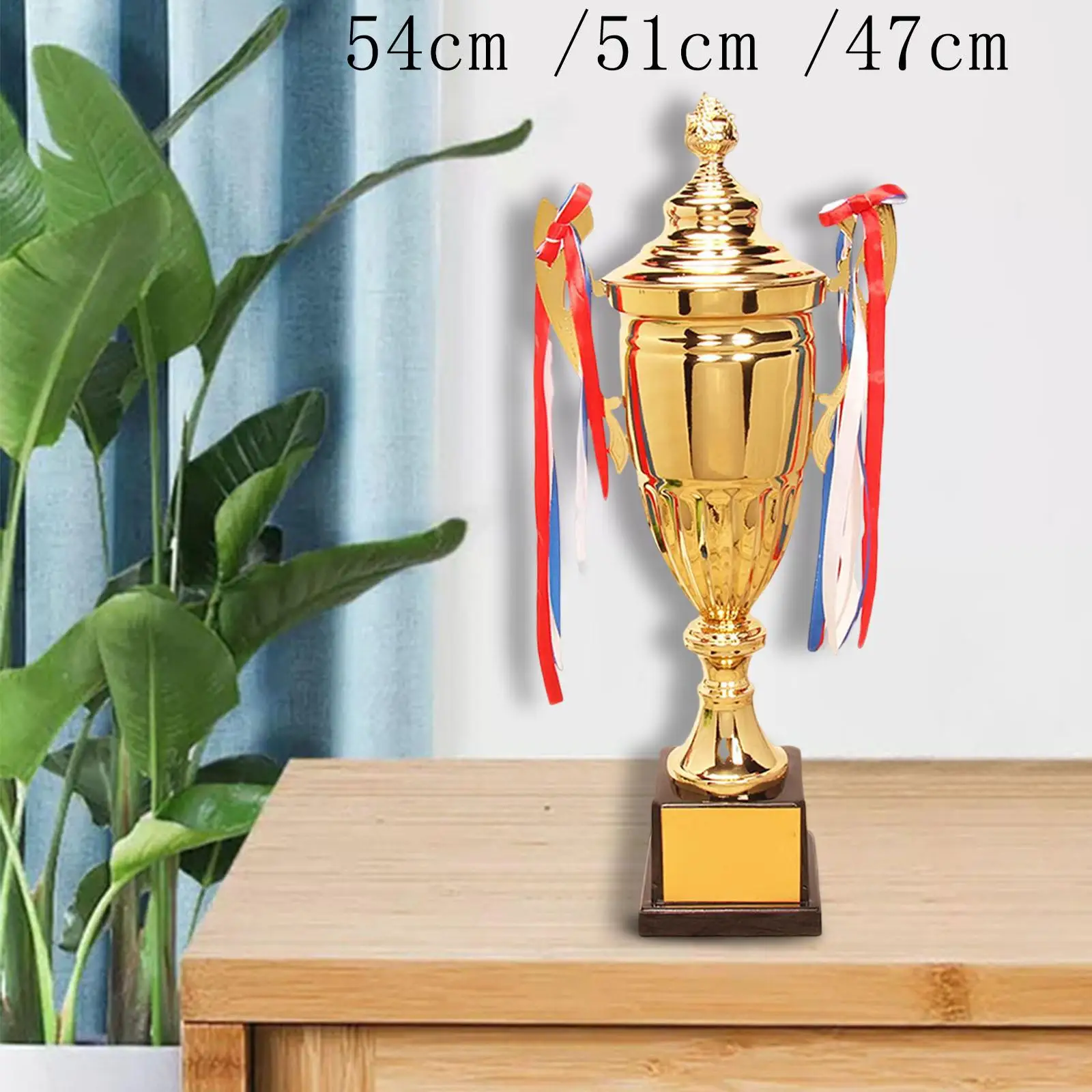 Scarica Trofeo d'oro per pallacanestro con illuminazione viola PNGs