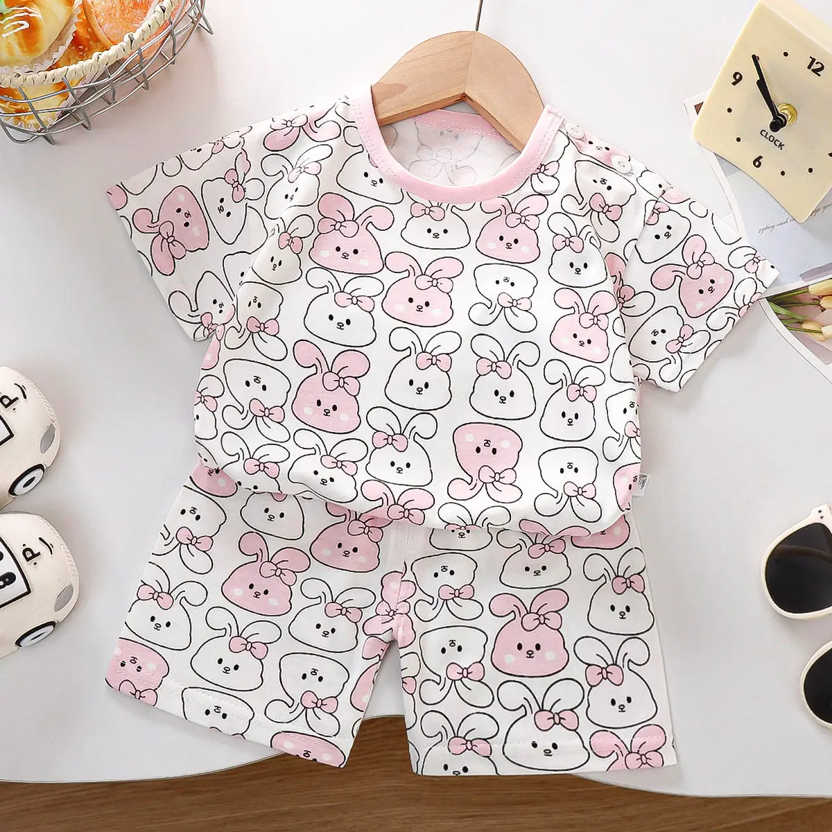 순면 여름 반팔 아동복 얇은 모델 소녀와 소년을 위한 홈웨어 라운드넥 풀오버 통기성 수분 흡수