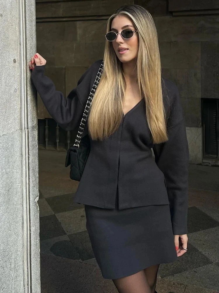 HH Women New Spring Fashion Short Skirts Grey White High Waist Elastic Waist Mini Skirts Elegant Female Casual Slim Skirts