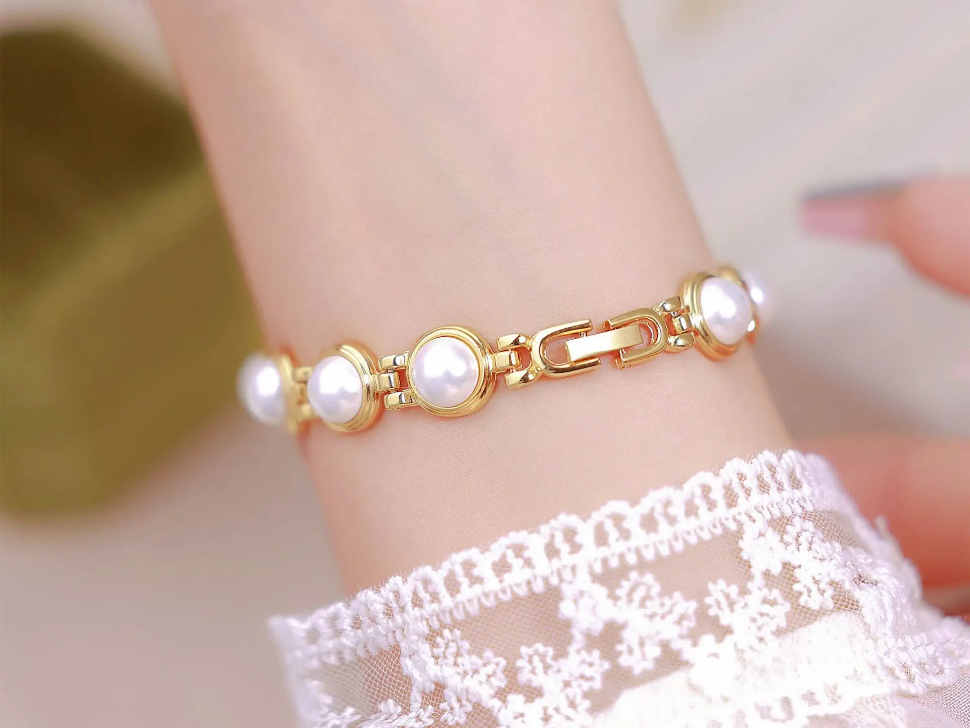 Reloj de pulsera para mujer estilo medieval con perlas_voghion.com