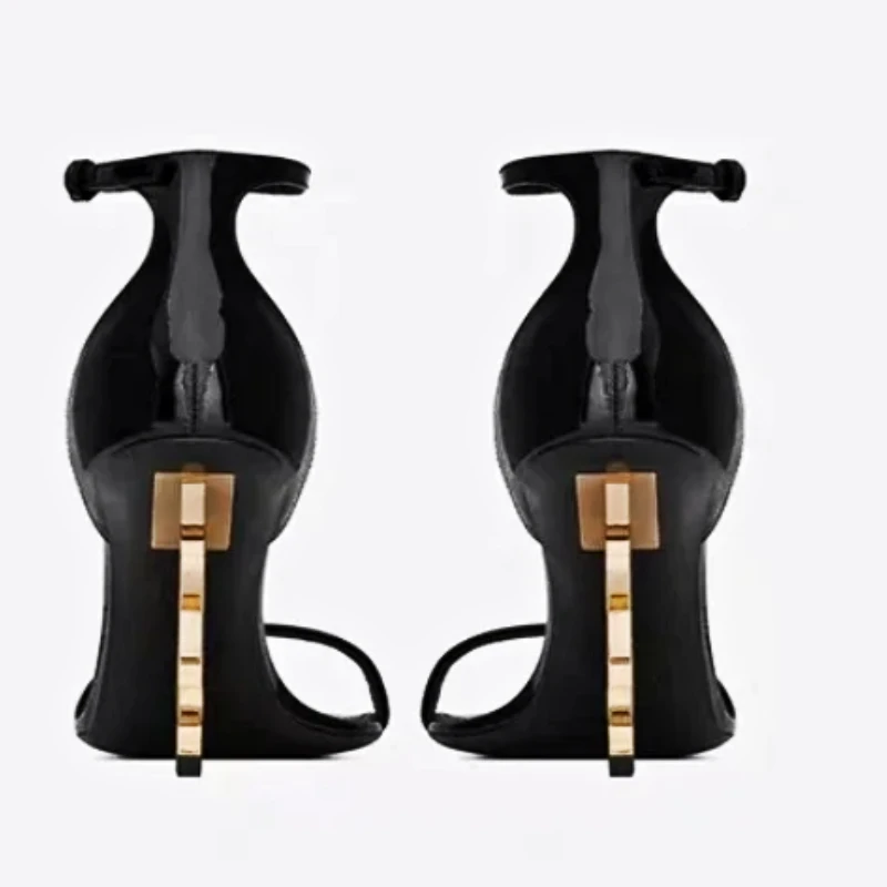 

Women's2024 European and American Summer New High Heel Fashion Banquet Lacquer Leather Sexy Letter High Heel Open Toe Sandals