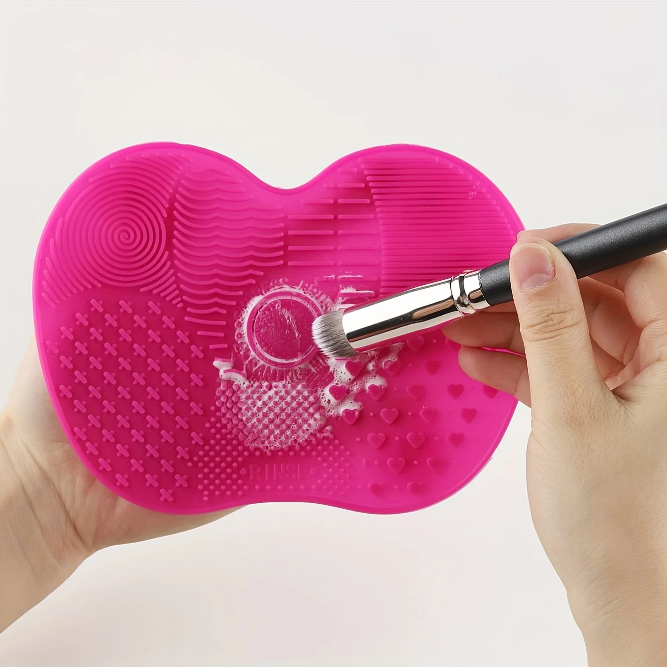 Apple-Shaped Silicone Makeup Brush Cleansing Mat for Deep Cleaning and Residue Removal