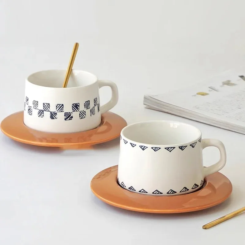 

Girls Milk Coffee Cup Vintage Ceramic Couple Leakproof Saucer Set Design Coffee Cup Edge Reading Tassen Kaffee Household Items