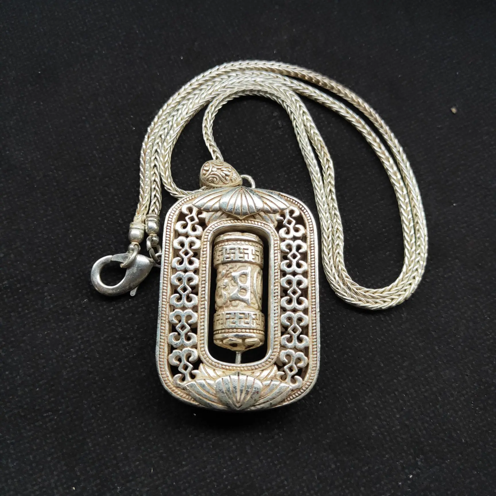 

Chinese Tibetan silver necklace six words pendant gift