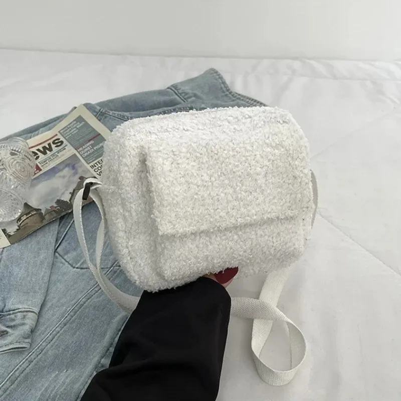 Women's Plush Lambswool Crossbody Bag Soft Faux Fur Shoulder Purse Winter Autumn Cute Fluffy Handbag Designer Mini Bag