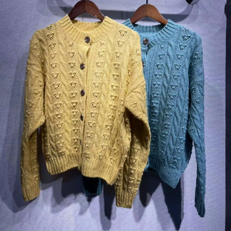 

2023 Autumn and Winter New Wool Blend Cable Women Floral Button-front Round Neck Knitted Cardigan