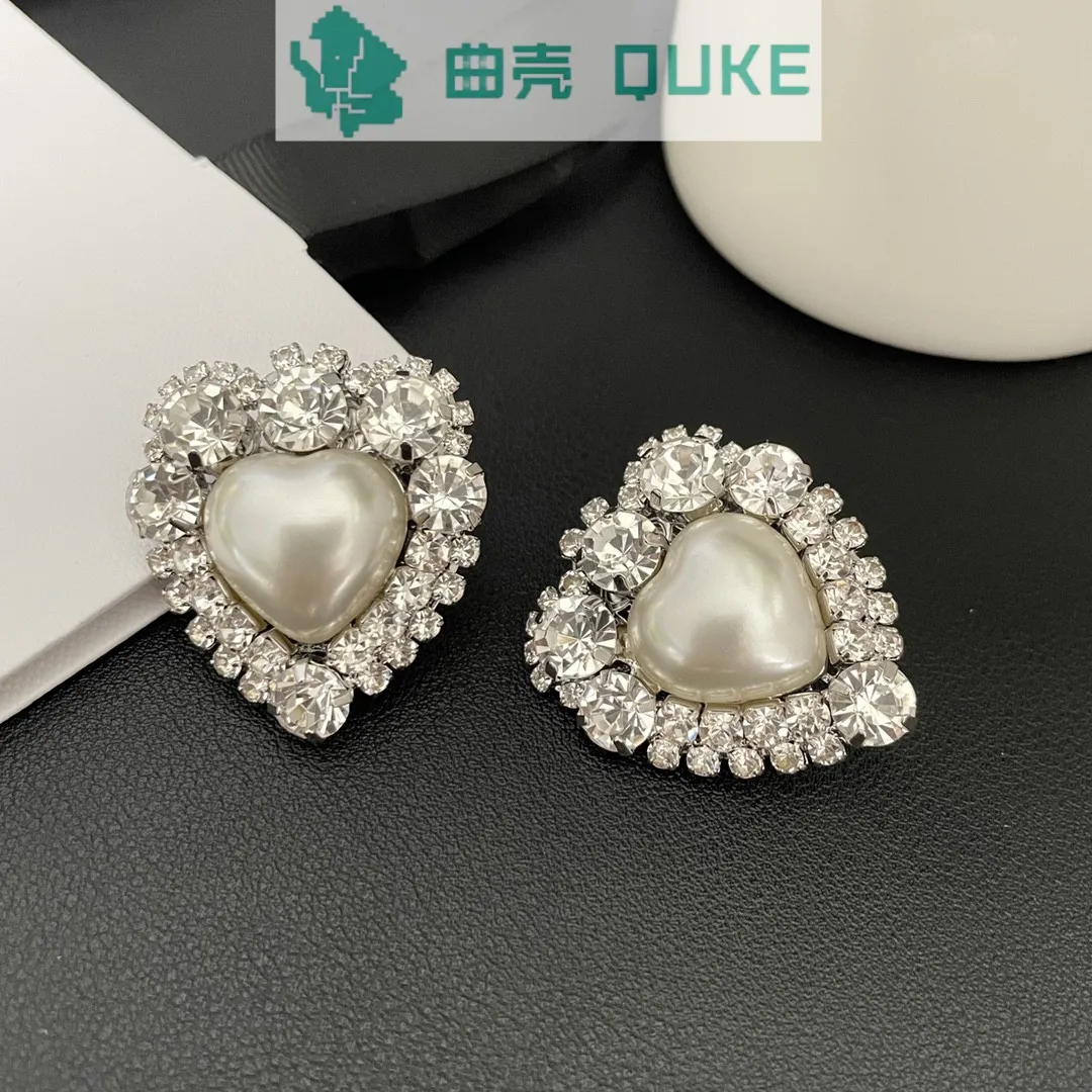 

European and American New Fashion Personalized Retro Exquisite Love Pearl Ear Clip Women's High Grade Elegance