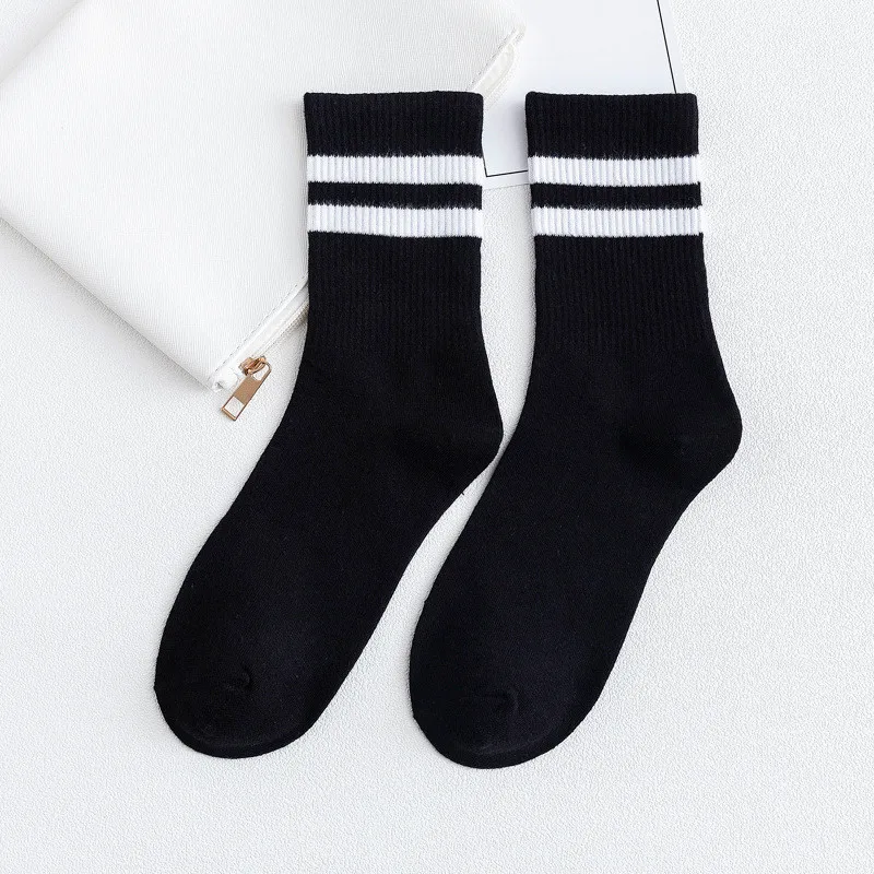 Calcetines De Hombre Rayas Verticales Blancas Y Negras Harajuku Medias De  Alta Calidad Durante Toda La Temporada Para El Cumpleaños De La Mujer Del  Hombre De 8,23 €