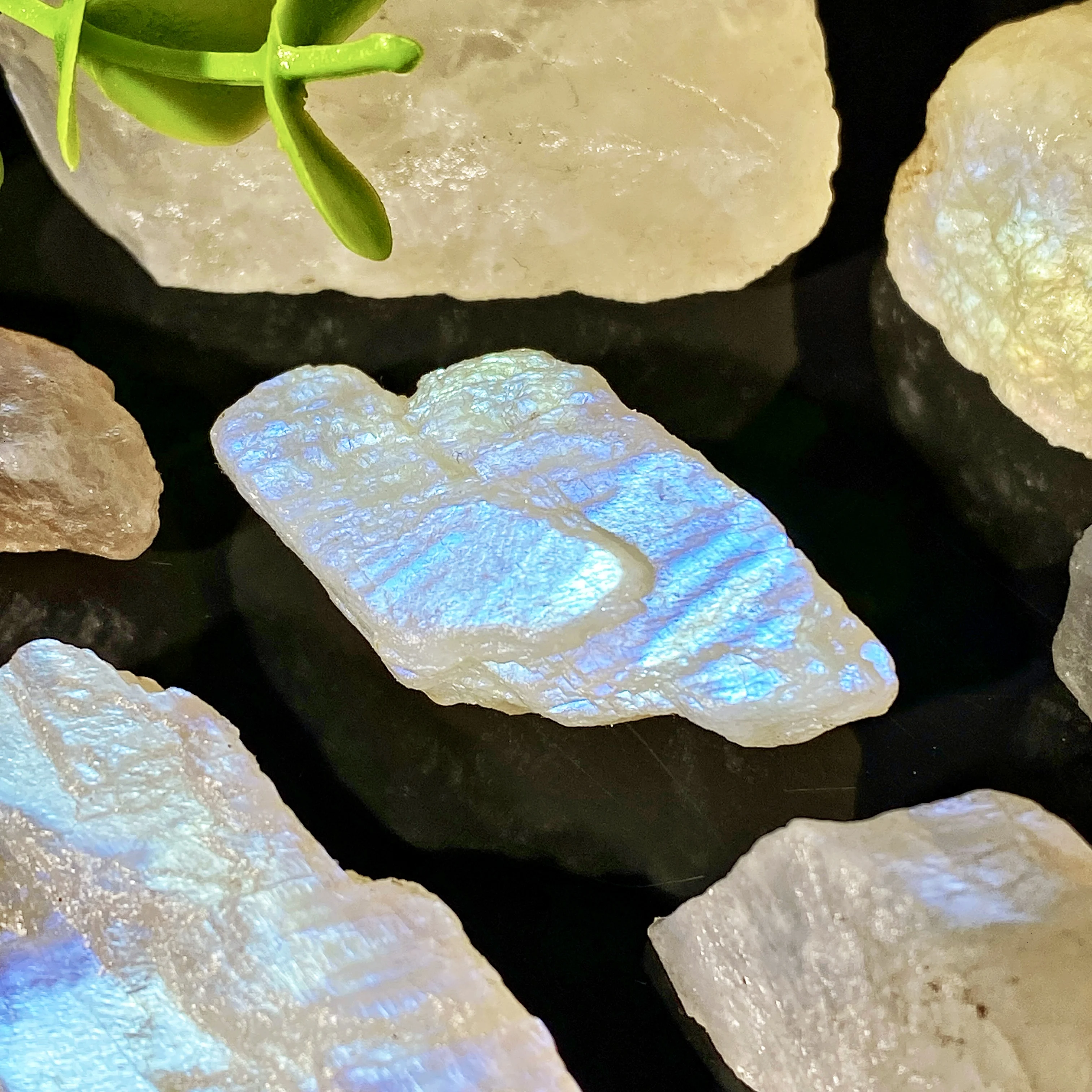 Random-1PC-High-Quality-Moon-And-Sun-Raw-Stone-Natural-Crystal-Raw ...