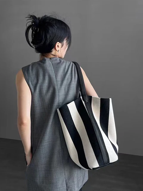 Niche striped canvas bucket bag for women, large capacity lazy style commuting tote bag,2024 new single shoulder large bag trend 5