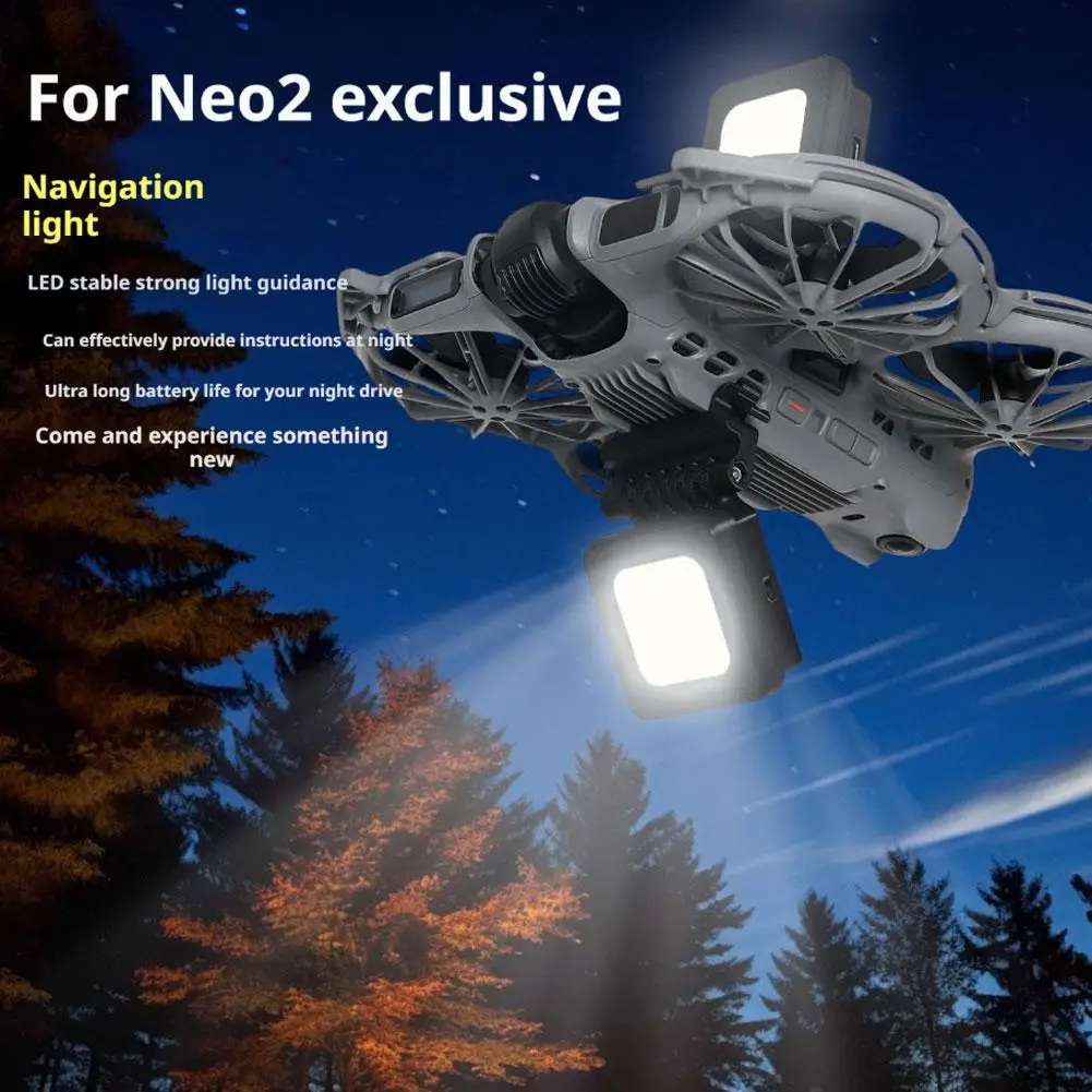 Vue rapprochée des feux de navigation LED allumés sur DJI Neo 2, kit lumineux pour vol de nuit