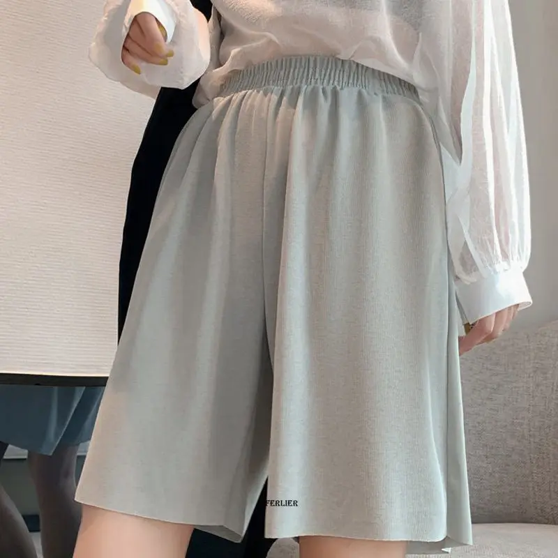 thumbnail image 1 of Pantalones cortos de talla grande 7XL y 150KG de seda helada para mujer, pantalones cortos lisos de verano con pliegues para mujer,, 1 of 5