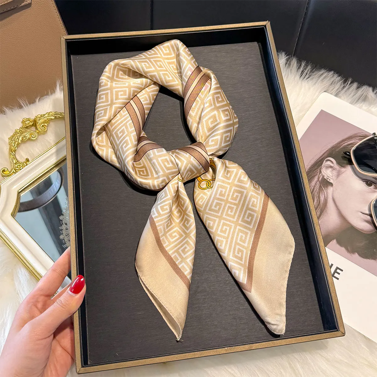 2025 70*70cm Kerchief Popular Print Headcloth Luxury Design Silk Scarves Fashion Sunscreen Muffler Square Shawl Bandanna Foulard