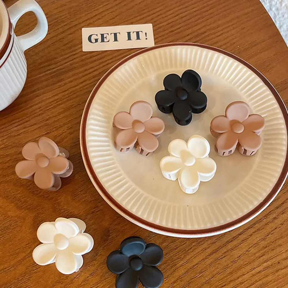 Cute Temperament Matte Plastic Solid Color Flower Hair Claw Women Hair Accessories Korean Style Hair Clip Ponytail Holder