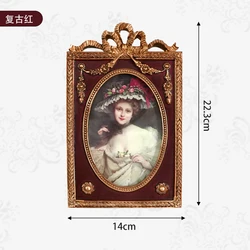 Elegant Golden Carved Decorative Resin Picture Frame with Lace Detailing (Red)