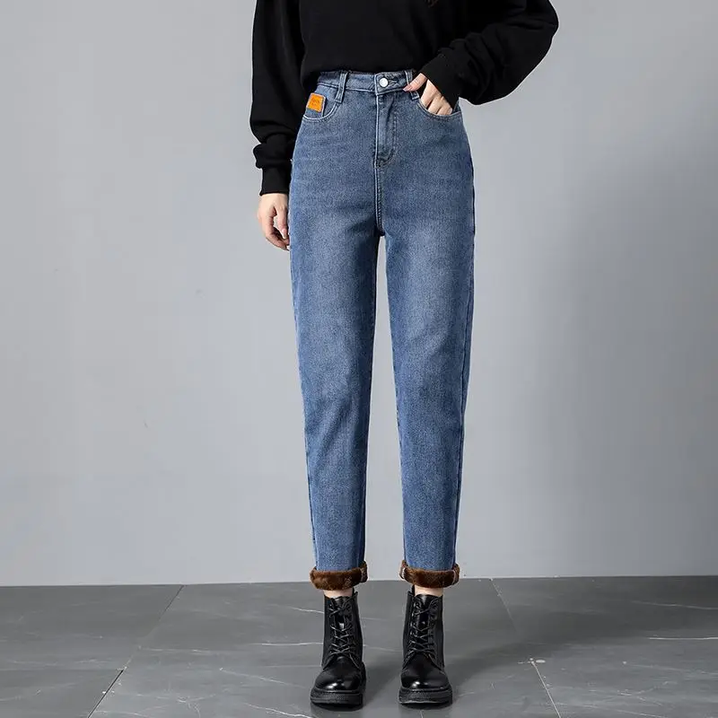 

Oversized Women Winter Fleece Jeans Korean Warm Stretch Denim Harem Pants Loose Thicken Trousers Fall Pantalones De Mujer 0015