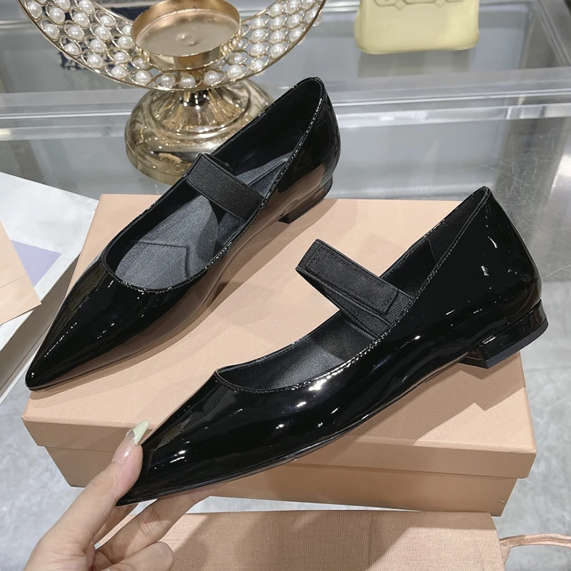 Рисунок 4 - Женские кожаные туфли с острым носком