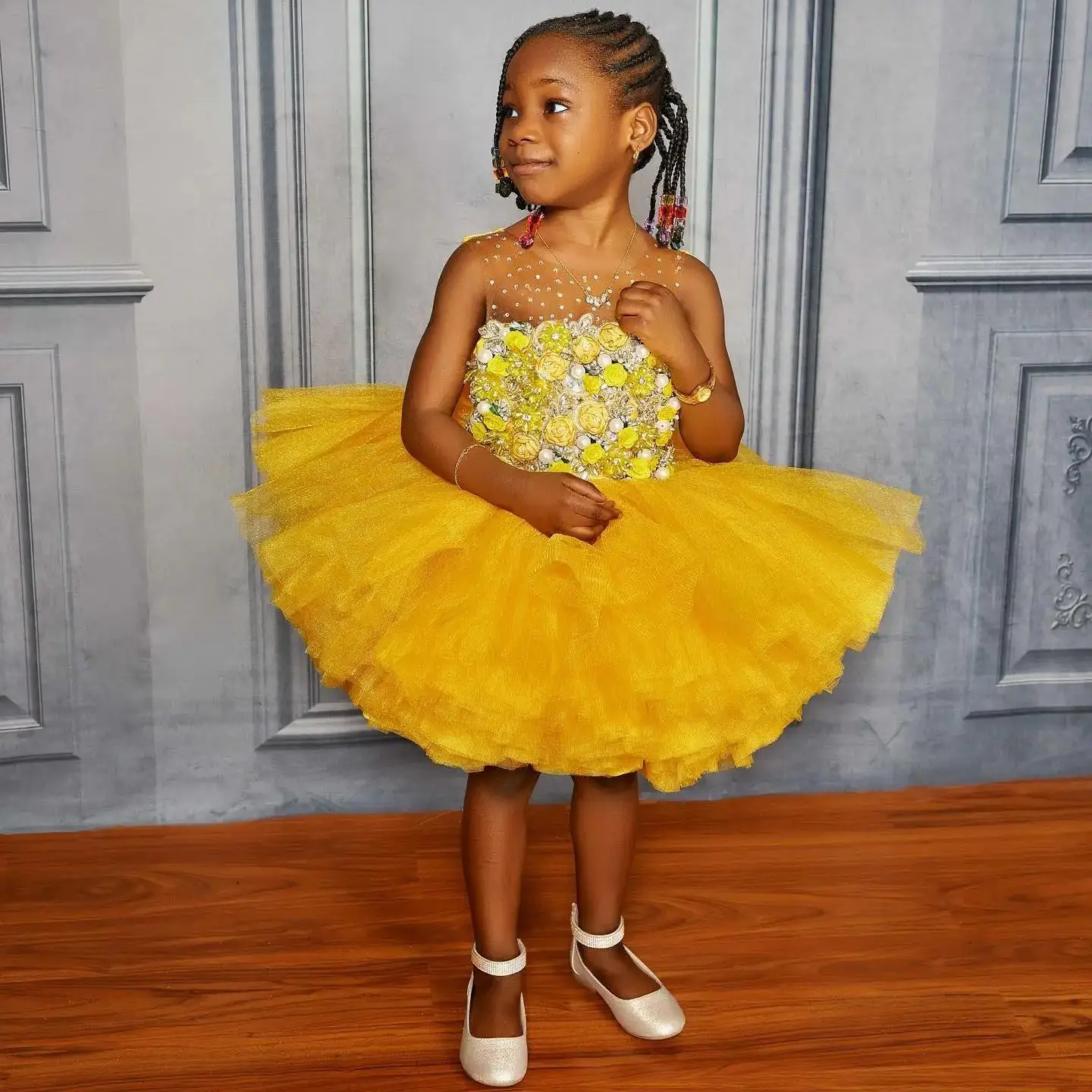 

Желтые Платья с цветочным принтом для девочек, короткое Тюлевое платье принцессы длиной до колена с круглым вырезом для маленьких девочек на день рождения