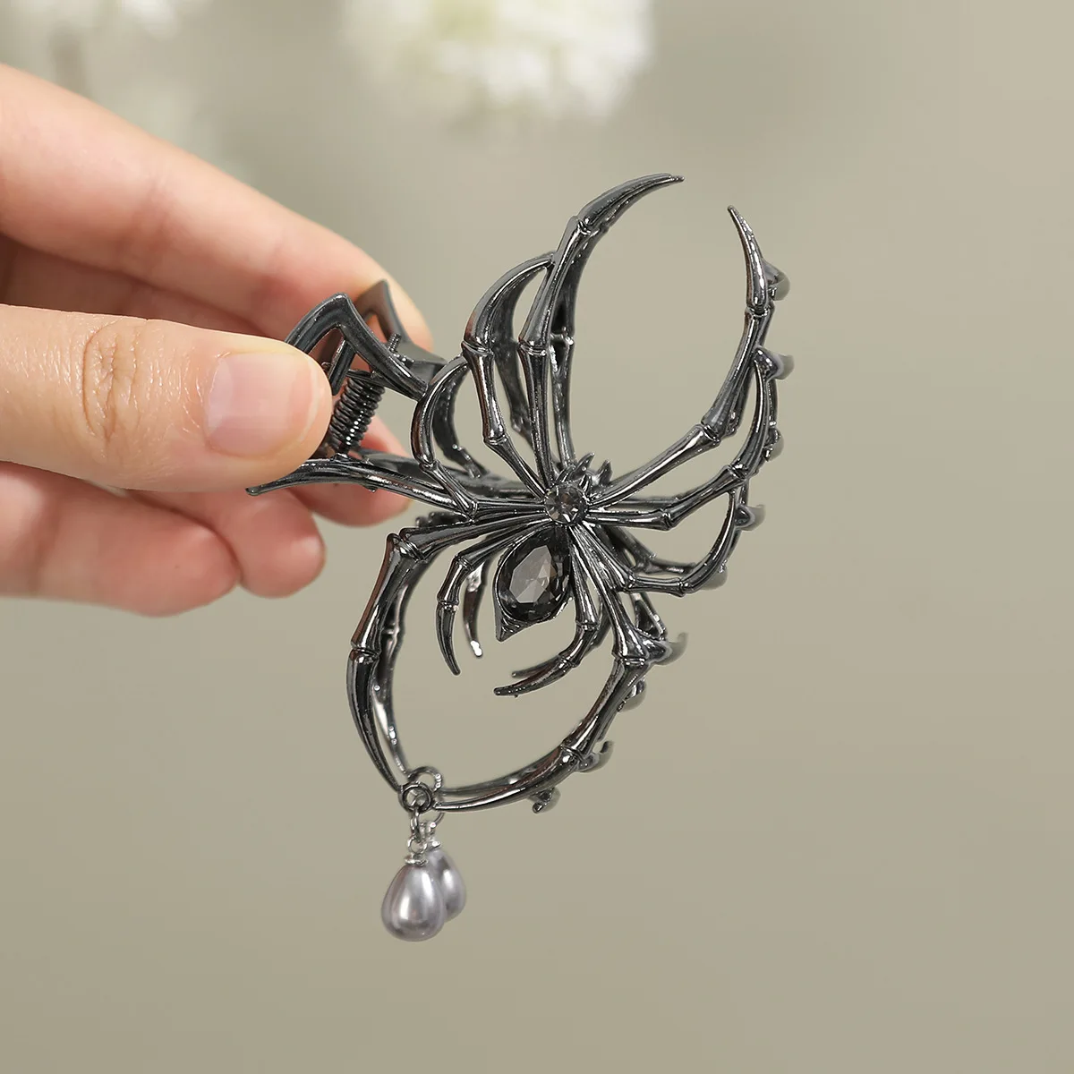 Fancy Metal Spider Hair Clip Clasp with Real Pearls SILVER COLOR 1Pcs Halloween Black Spider Hair Claw Clips with Pearl Charm  main image 2