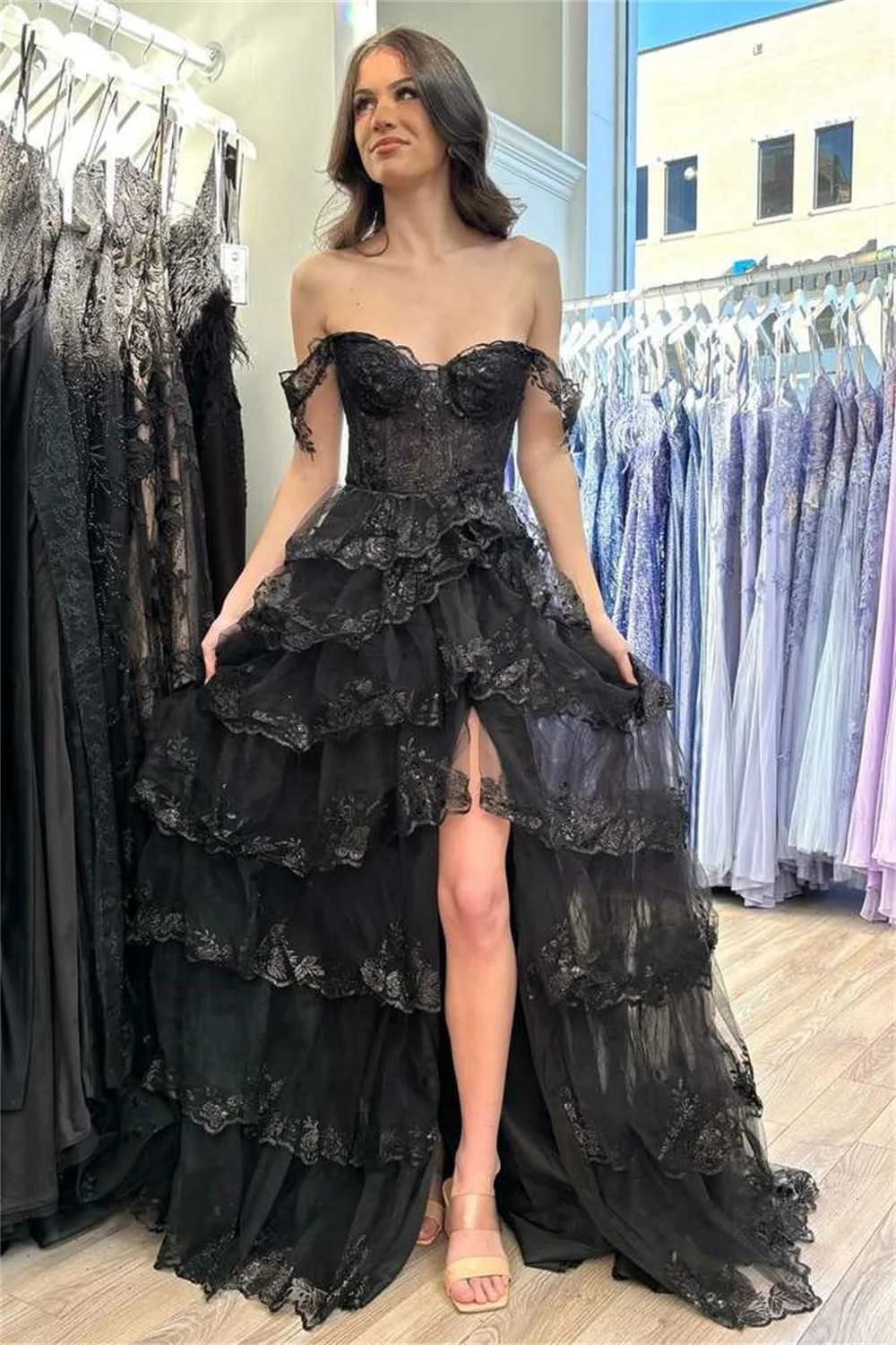 

Off the Shoulder Sweetheart Tiered Ruffles Prom Dresses With Split Side Sparkly Sequins Lace Evening Gowns A-line Long Ball Gown