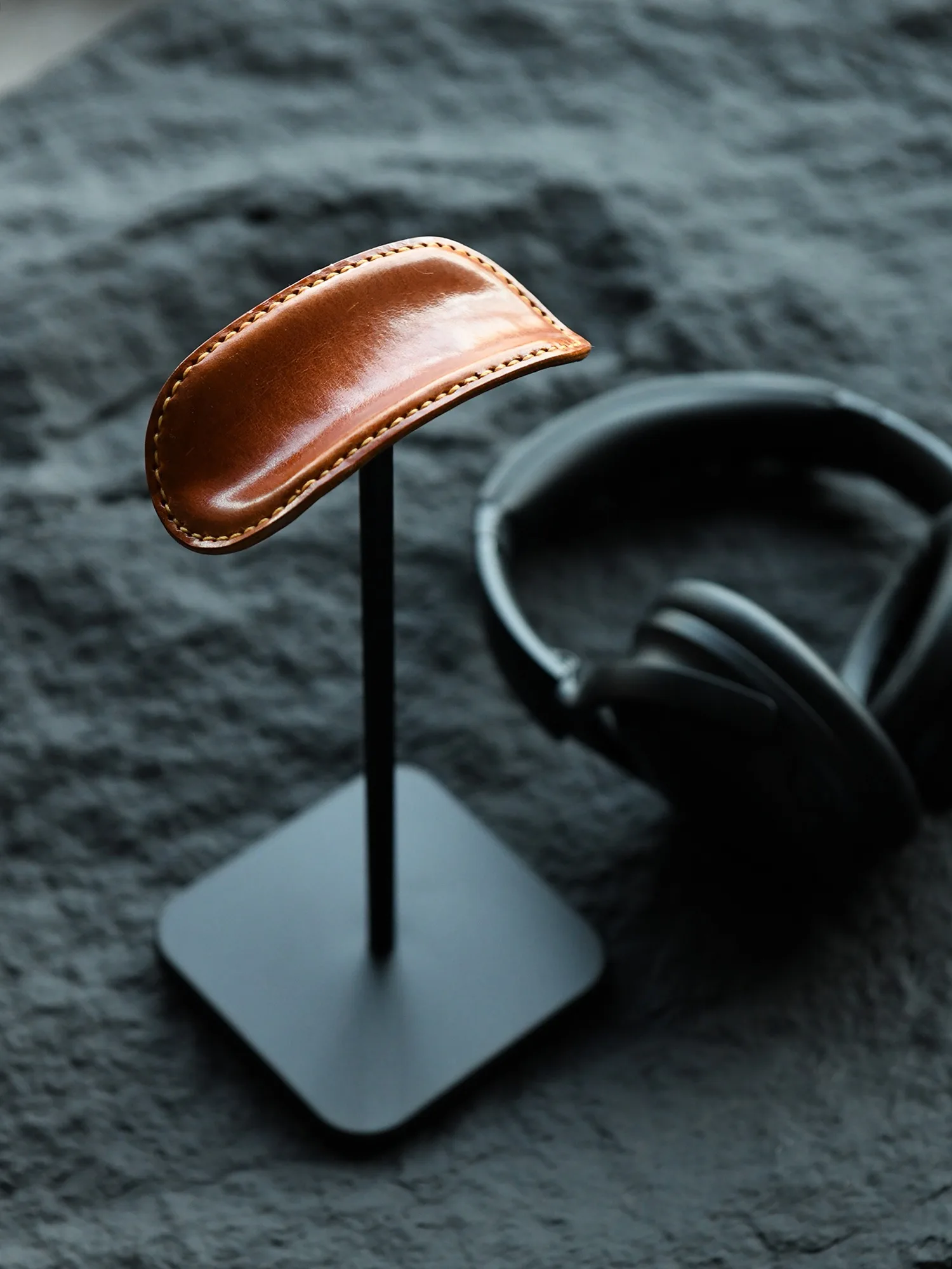 Univeral Curved Headphones Stand Real Cow Leather+Metal Gaming Headset Holder Genuine Leather Earphones Bracket with Solid Base