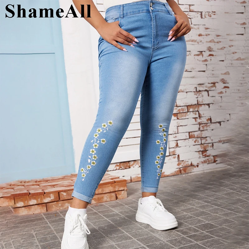 jeans-skinny-con-ricamo-floreale-taglie-forti