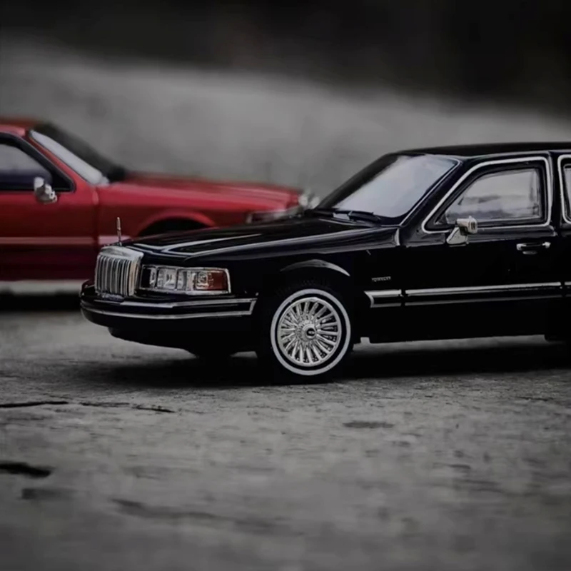 MK 1:64 스케일 1992 링컨 타운 카 합금 자동차 모델 클래식 성인 기념품 선물 정적 디스플레이