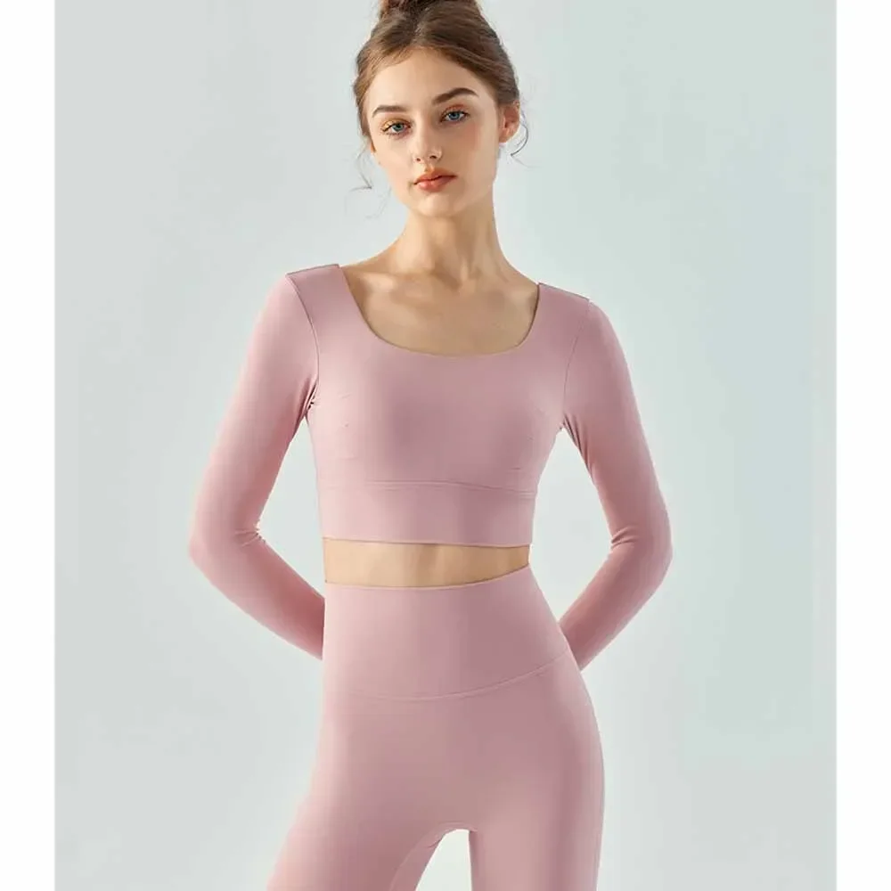 

Pleating Exercise Long-sleeved Female Nude Hollow Back Yoga T-shirt Running Outside Wearing a Fitness Top With Chest Pad.