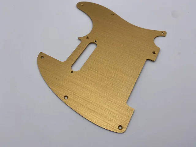 Musiclily Pro ストラトキャスター用ピックガード ゴールド ストラト