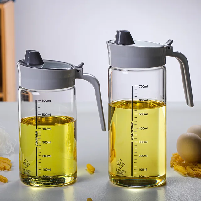 주방의 필수품: 유리 액체 조미료 병