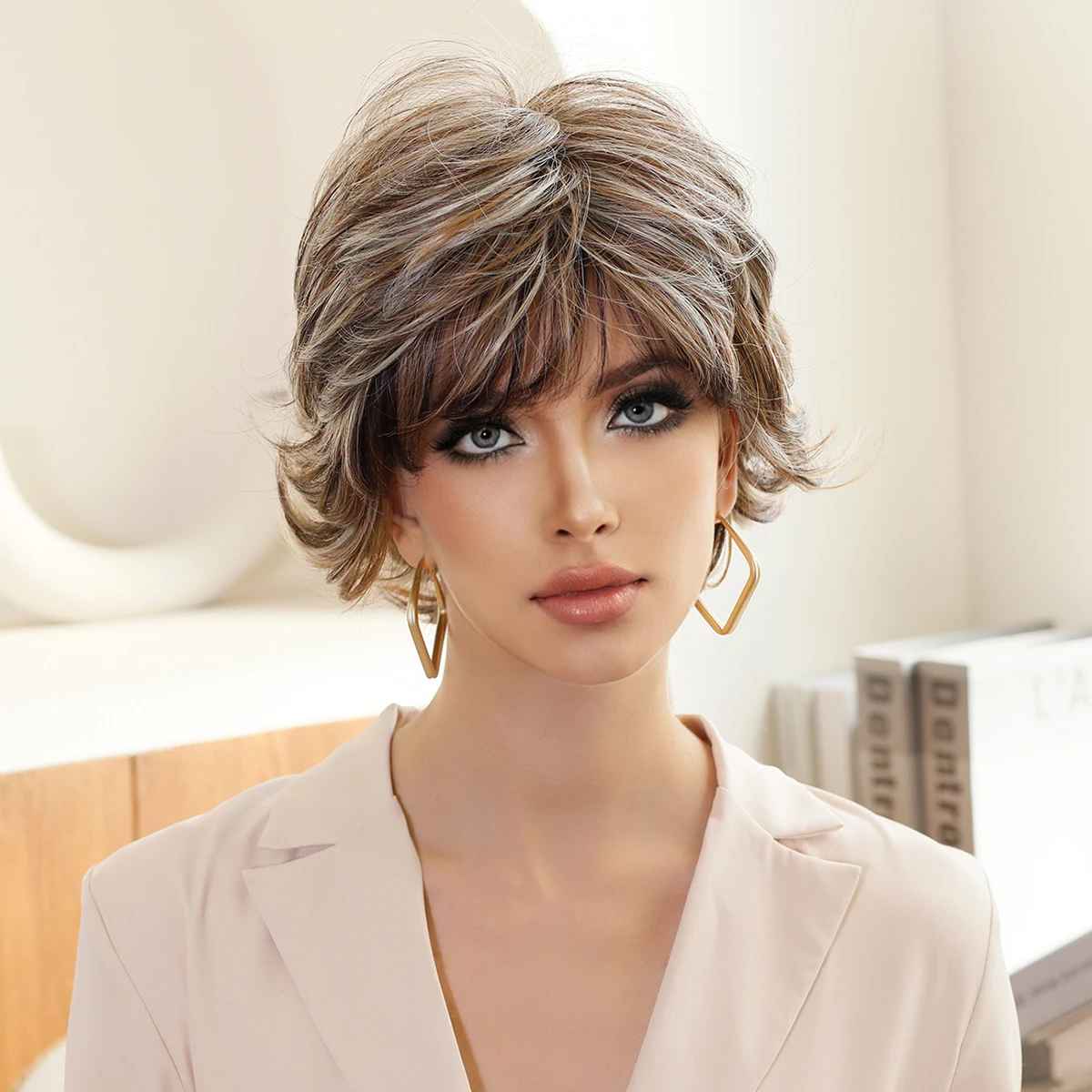 

7JHH WIGS Short Body Curls Blonde Highlight Brown Wigs Layered Fluffy Pixie Cut Wig with Bangs Heat Resistant Synthetic